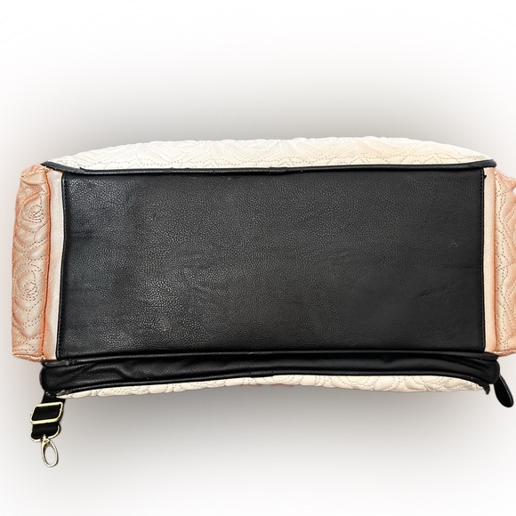 BOGO 𝐵𝑒𝓉𝓈𝑒𝓎 𝒥𝑜𝒽𝓃𝓈𝑜𝓃 𝒲𝑒𝑒𝓀𝑒𝓃𝒹 𝒟𝒾𝒶𝓅𝑒𝓇 𝐵𝒶𝑔 - Picture 8 of 10